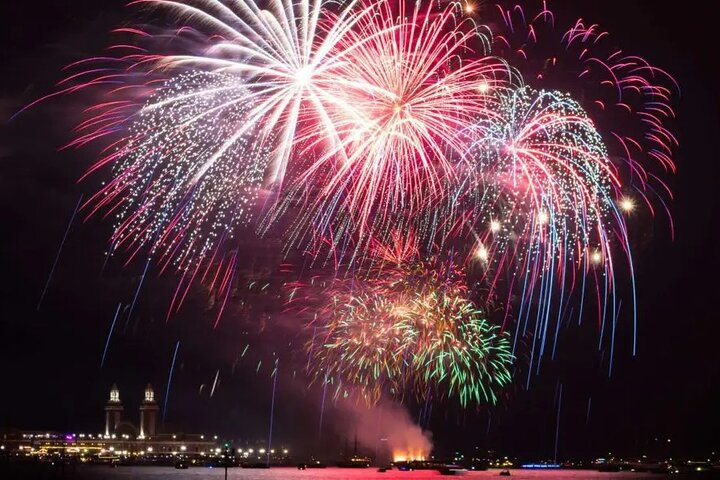 Chicago River Spectacular Fireworks Show and Tiki Bar Cruise - Photo 1 of 4